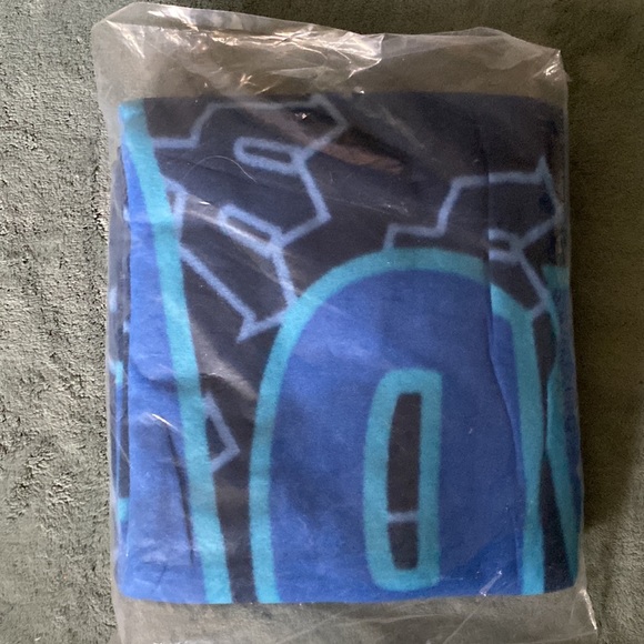 Everett Aquasox Fleece Blanket/Throw - Picture 6 of 6
